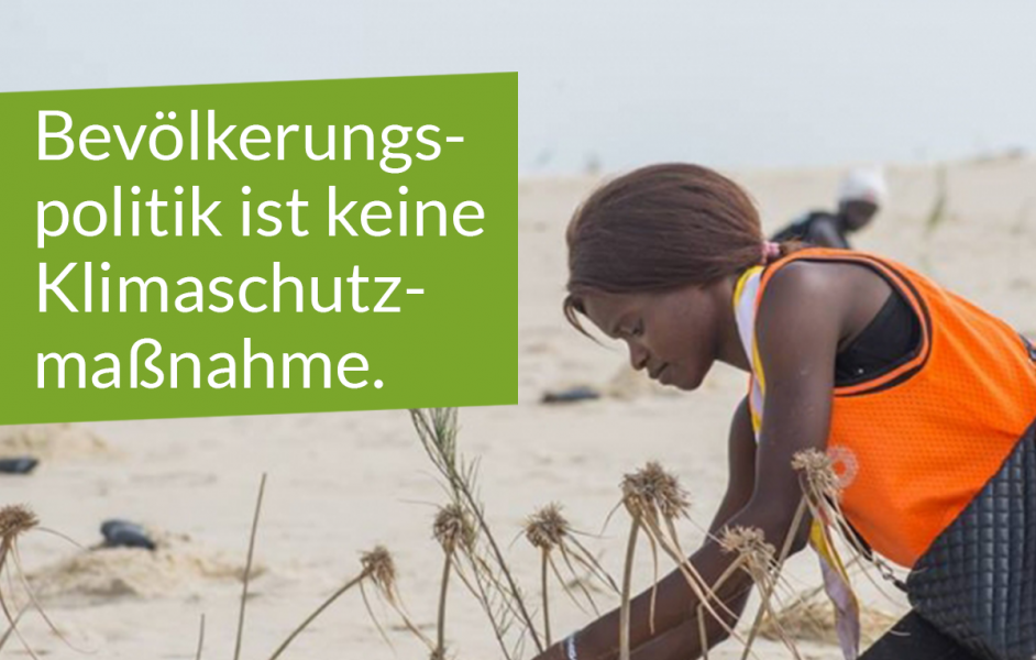 Afrikanische Frau, Texttafel: Bevölkerungspolitik ist keine Klimaschutzmaßnahme